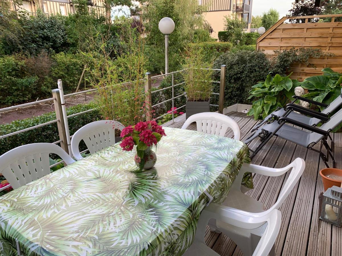 Cabourg, Appartement Plain Pied Avec Terrasse Acces Direct A La Plage Екстериор снимка